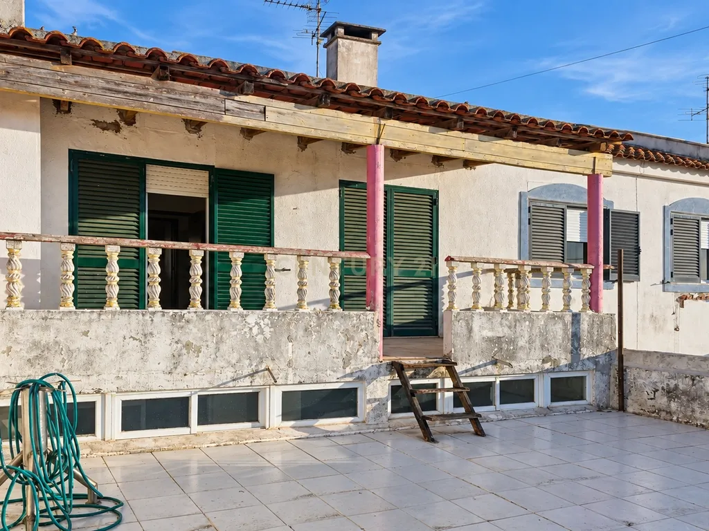 Moradia T3 com garagem, terraço e quintal em Vendas de Azeitão - Image 31
