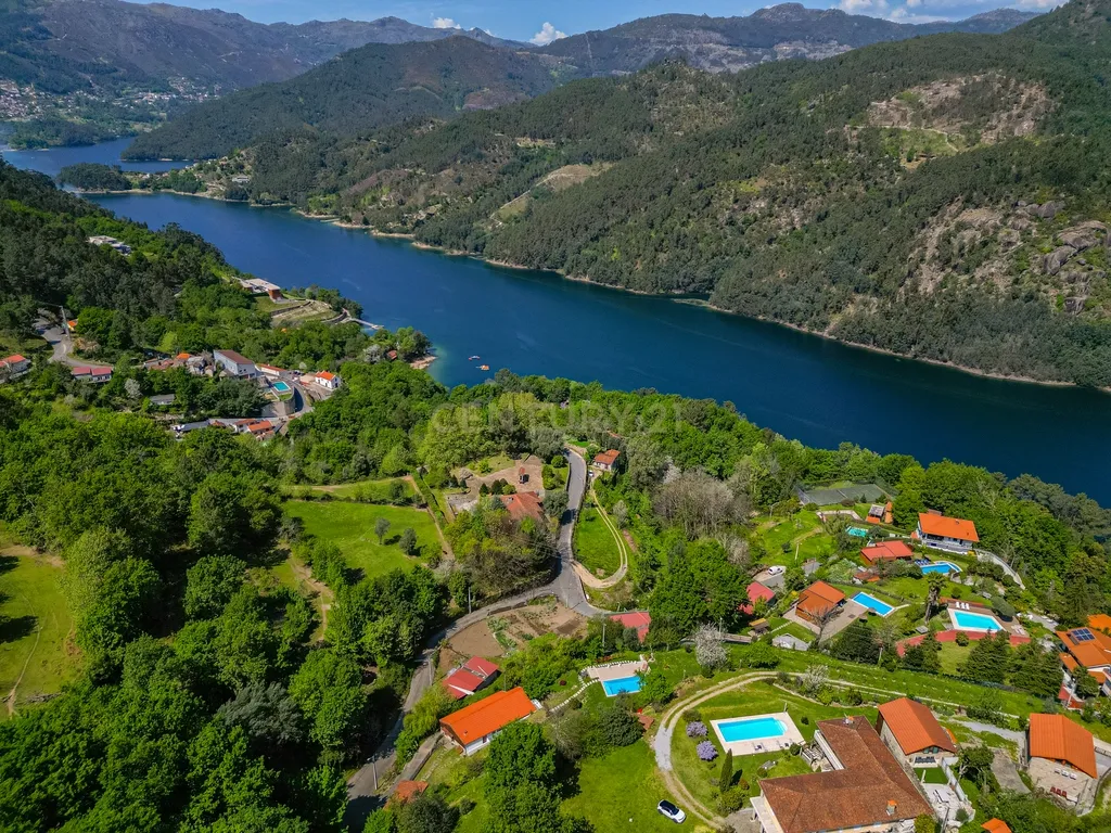 Um Refúgio no Gerês com 2 casas junto ao Rio - Image 74