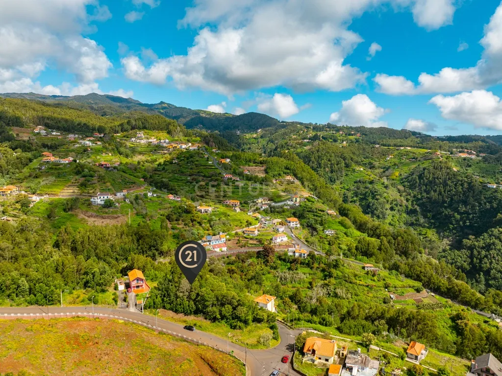 Terreno com Potencial em Zona Verde e Tranquila de Gaula - Image 11