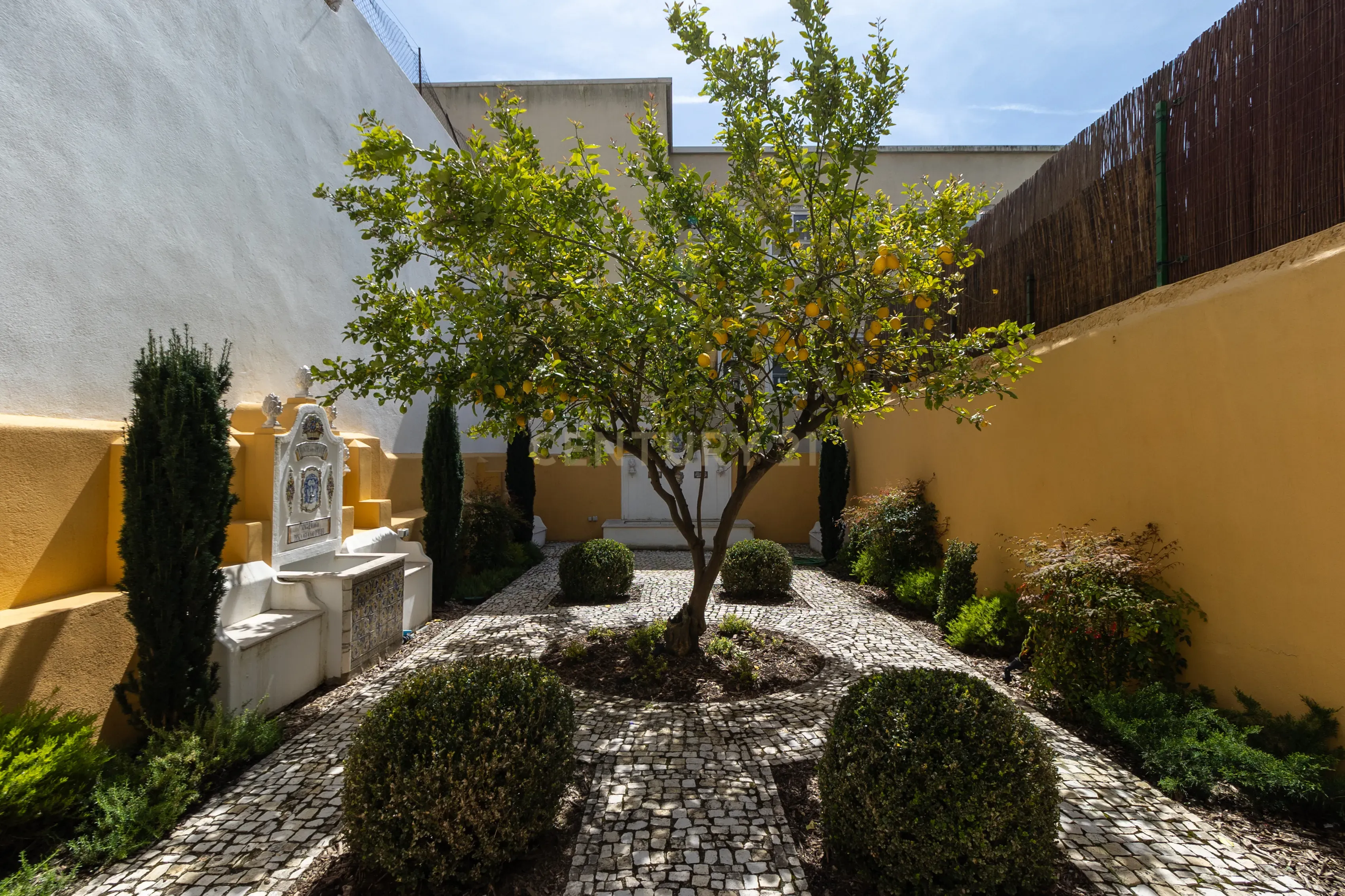 Apartamento T2 novo com jardim privativo - Lapa - Lisboa - Image 1