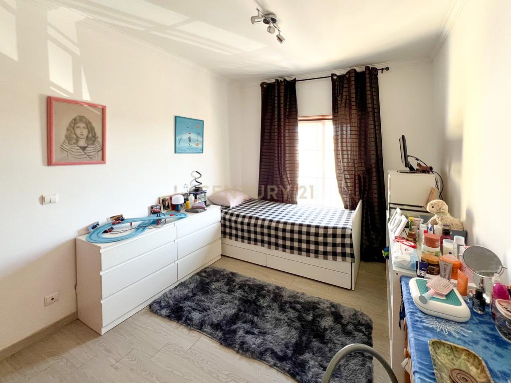 Apartamento T2 com Sótão e garagem - Torres Vedras - Image 12