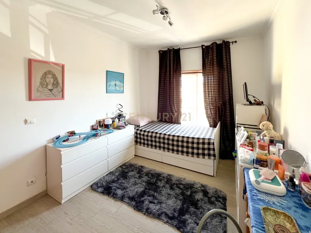 Apartamento T2 com Sótão e garagem - Torres Vedras - Image 12