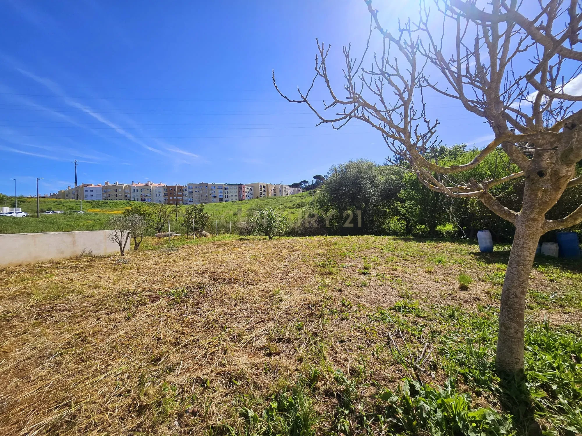 Moradia Unifamiliar T4 com Vista Desafogada e Grande Lote de Terreno na Quinta da Condessa - Image 55