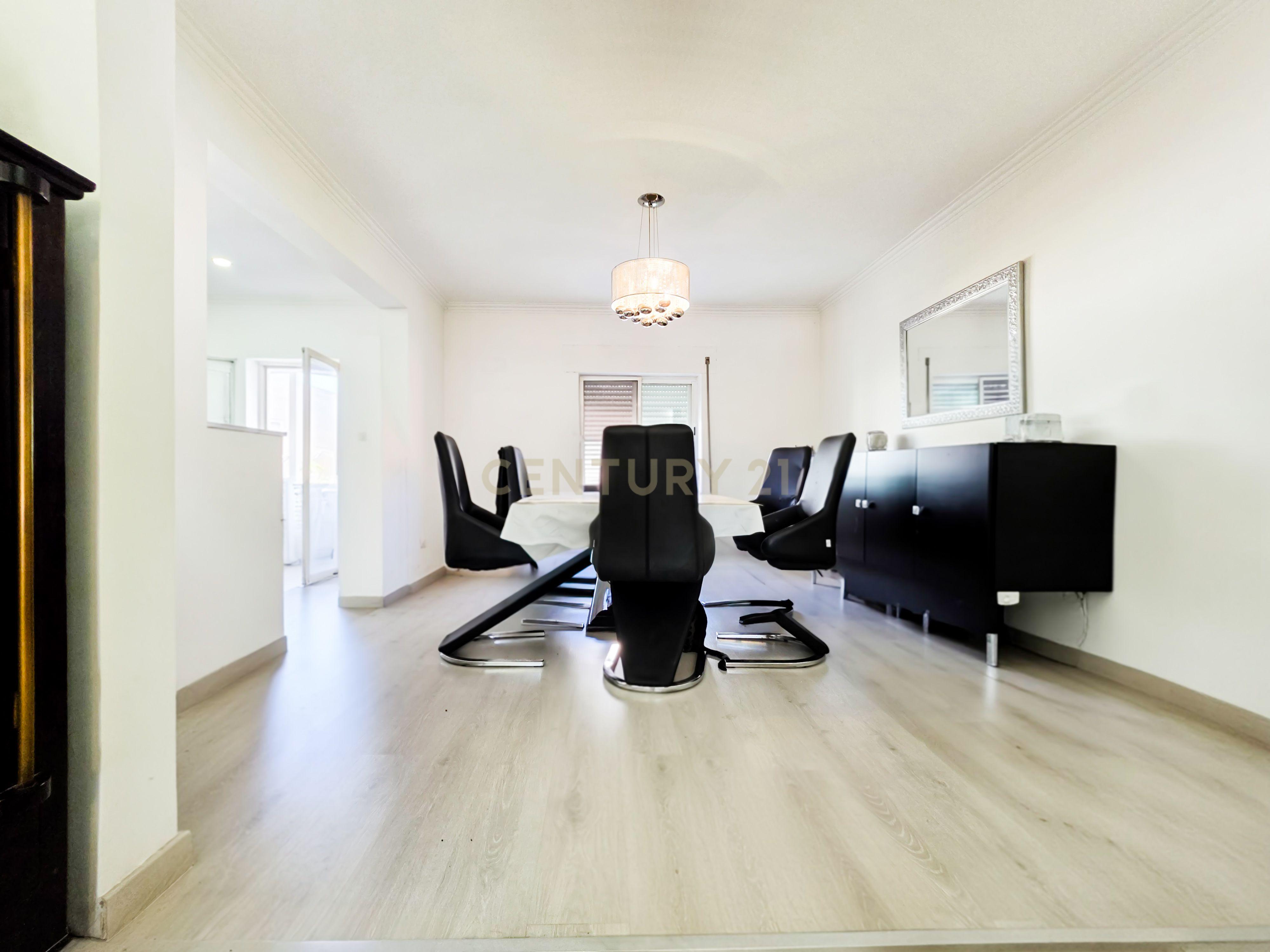 Fotografia 8 de Moradia Isolada T4 com um Quarto no R/C