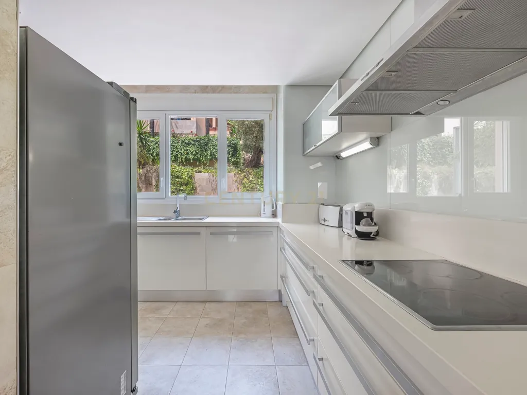 Magnífica habitação de luxo em VISTA REAL, Nueva Andalucía, Marbella! - Image 12