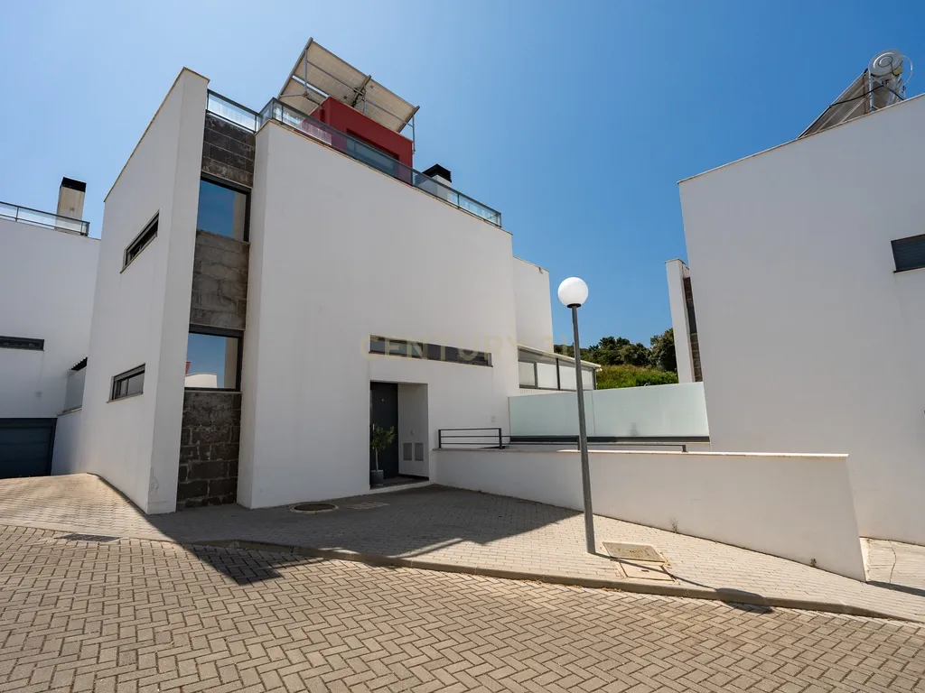** Moderna Moradia T4 c/ piscina e rooftop no condomínio privado "Villas do Campo" - Venda do Pinheiro ** - Image 8