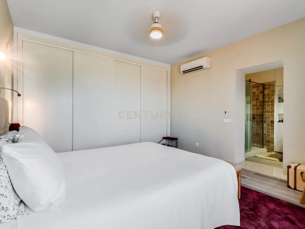 Propriedade com três habitações, piscina aquecida e sauna, num terreno de 10.000 m² - Image 28