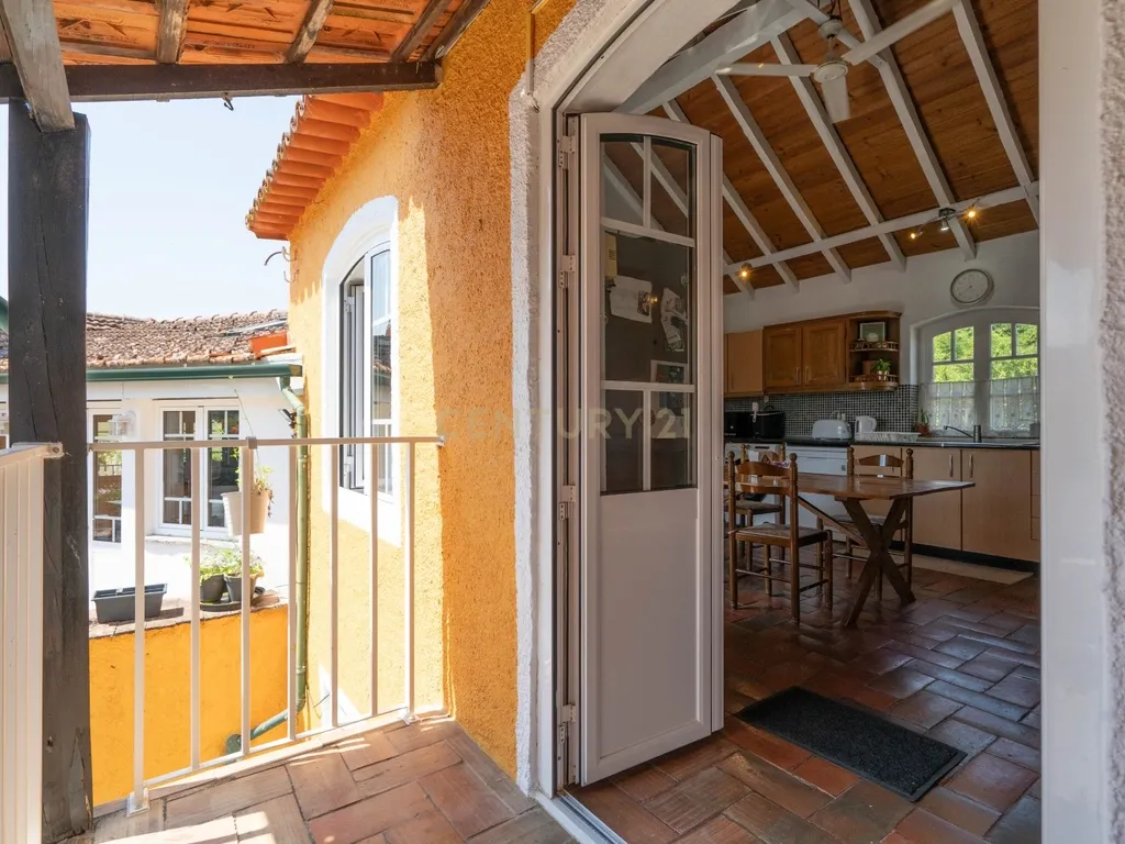 Moradia T7 tradicional em bom estado com varanda coberta, pátio, piscina, terraço coberta, vistas boas e jardim numa localização sossegada perto do centro de Arganil e o rio Alva - Image 49