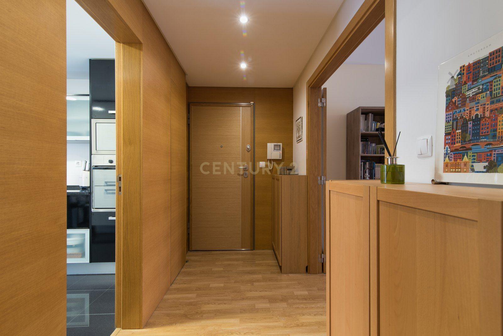 T2 com Garagem | 450 m do Metro - Image 16