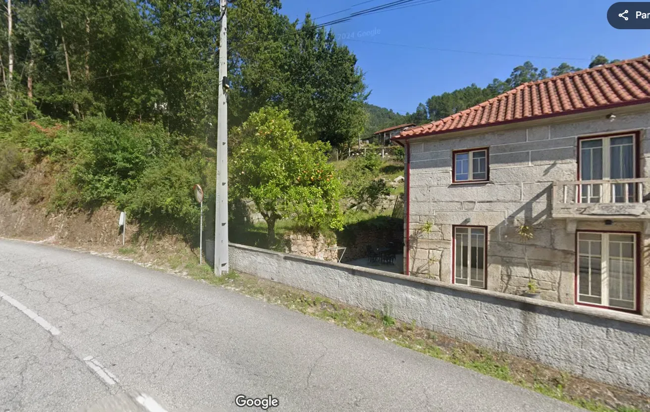 Casa com 3 Apartamentos na Vila do Gerês e 1000 m2 terreno - Image 2