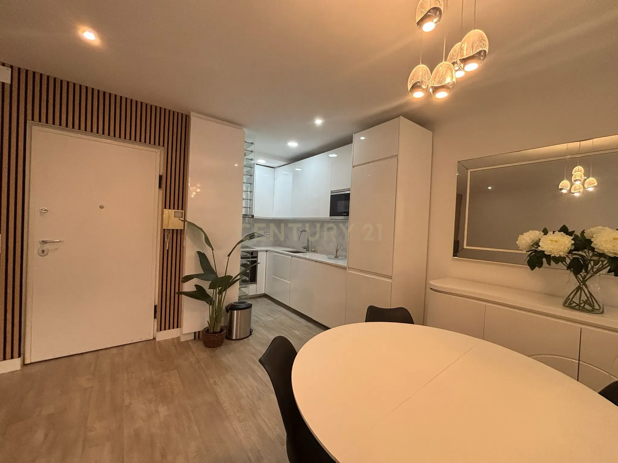 Fotografia 5 de Apartamento T1 na Praça Marquês de Pombal, Lisboa - Oportunidade Única/Mobilado