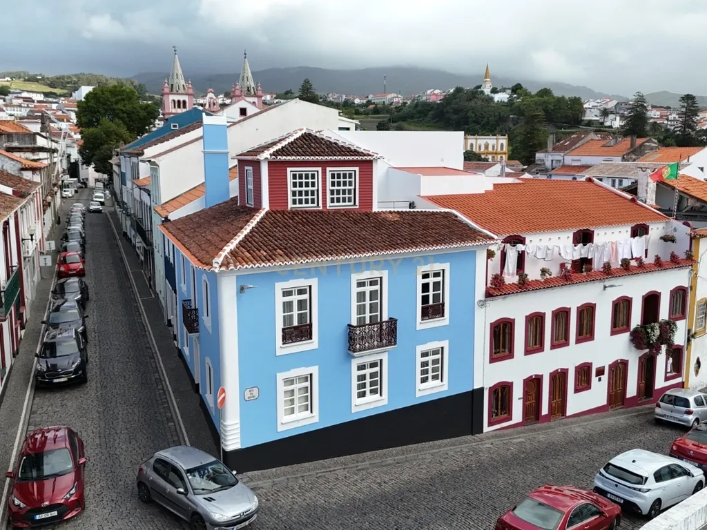 Luxuosa Moradia com Vista Mar em Angra do Heroísmo - Image 2