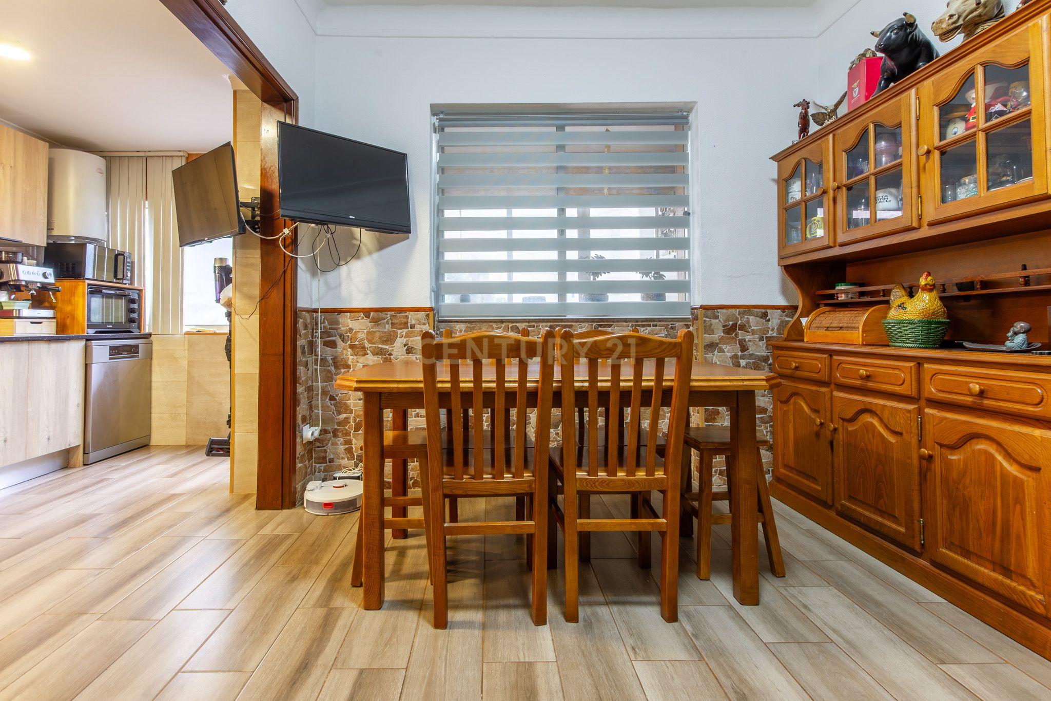 Fotografia 9 de Paio Pires - Apartamento de 4 assoalhadas remodelado, com quintal