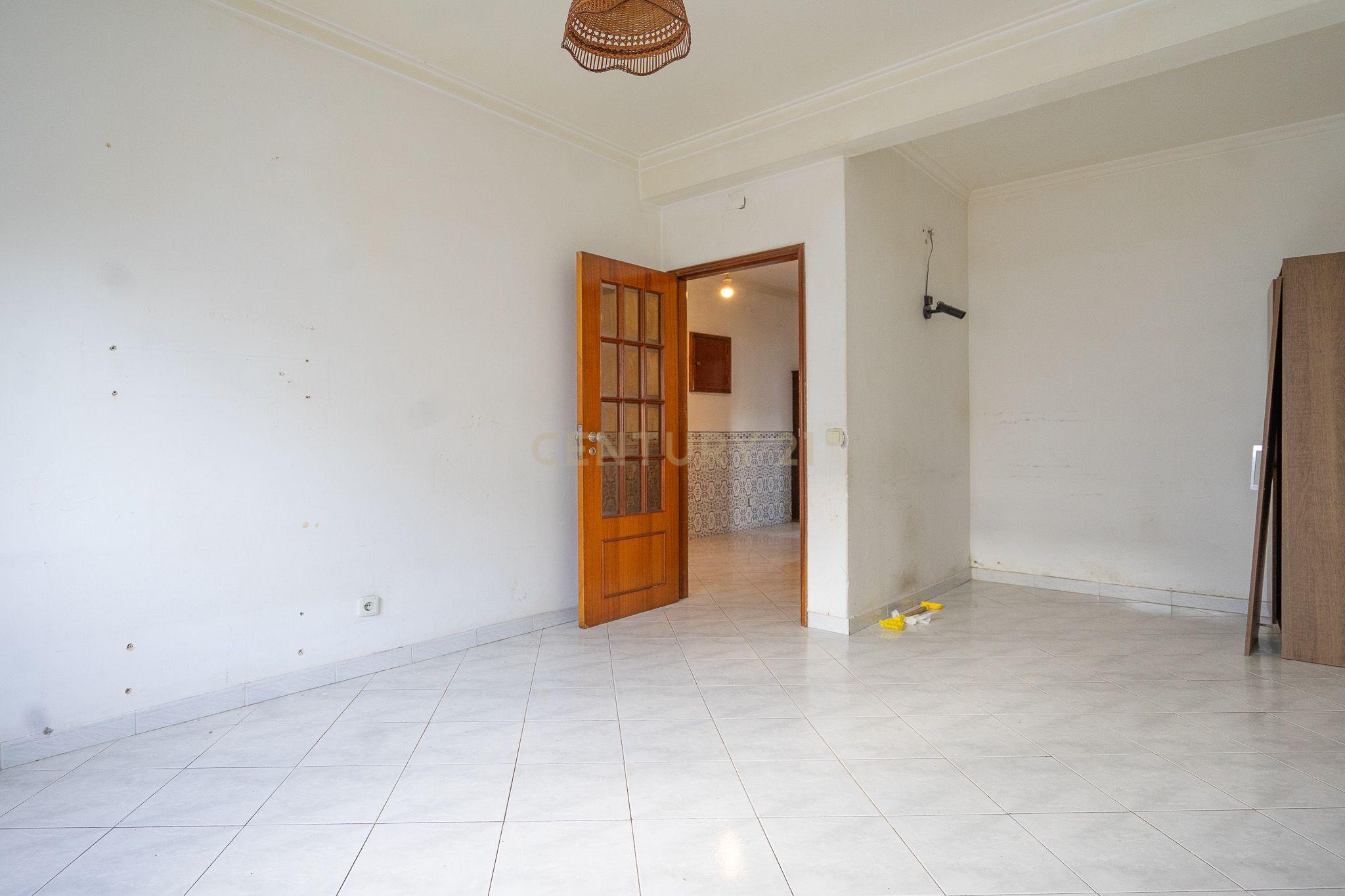 Apartamento T2 em Miranda do Corvo - Oportunidade Única! - Image 12