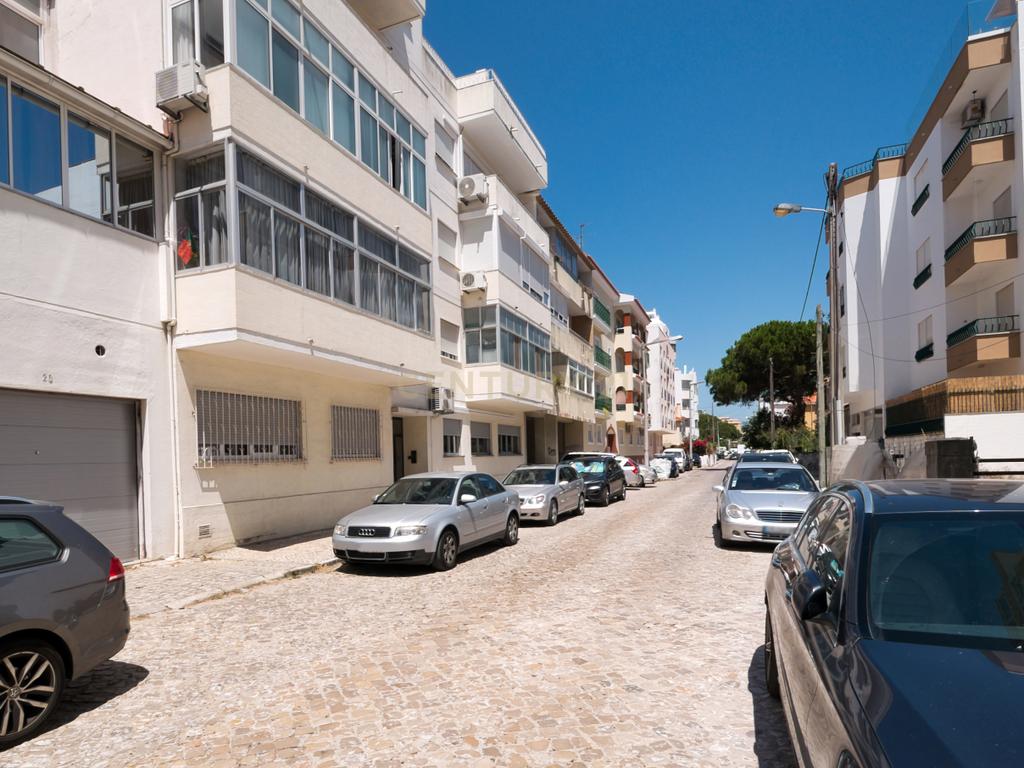 Apartamento T1 - totalmente remodelado - Elevador- S. António Caparica - Image 14