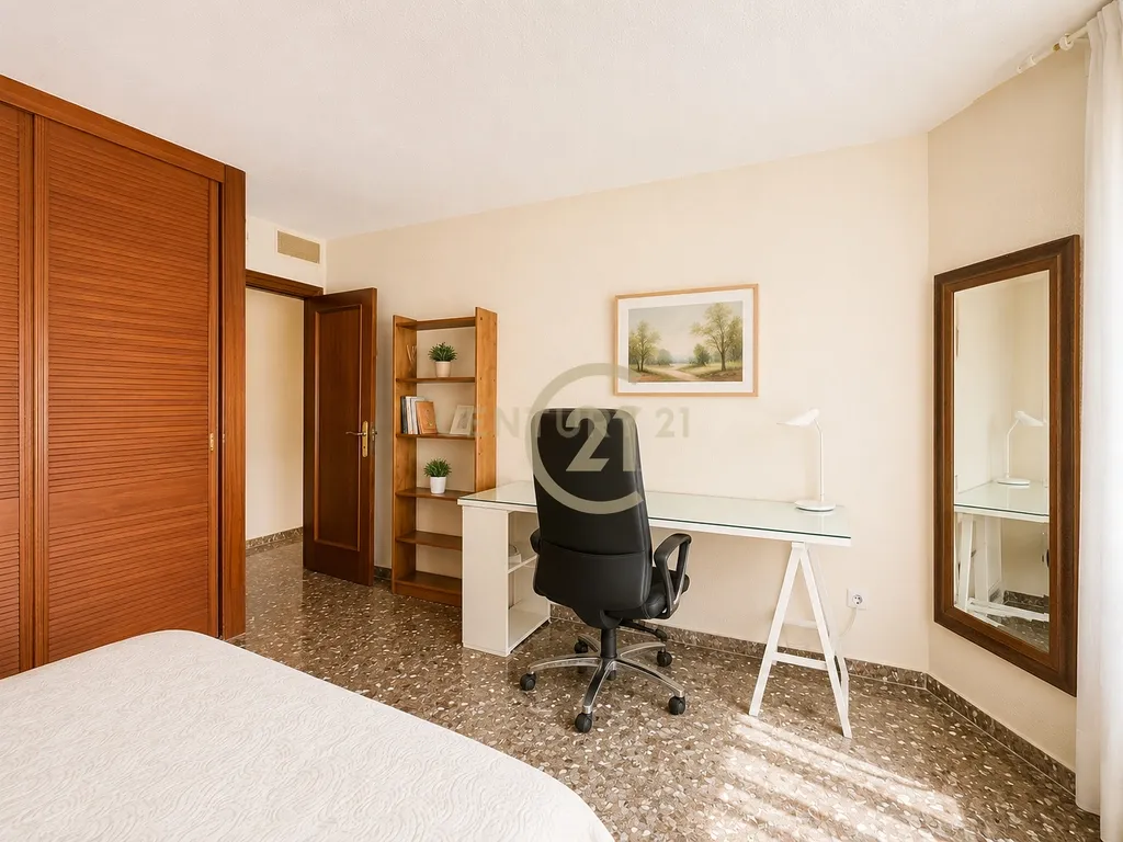 !! Habitação de 265 m² na Avenida Andalucía, Málaga !! - Image 23