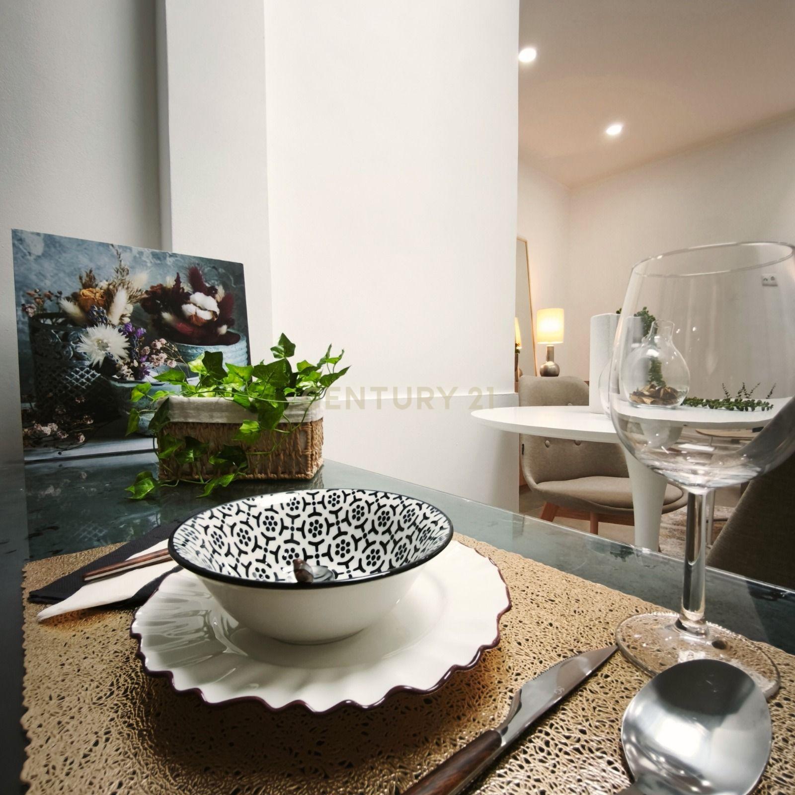 Fotografia 5 de T3 Totalmente Remodelado e Mobilado com Varanda e Terraço Privativo | Arroios / Alameda