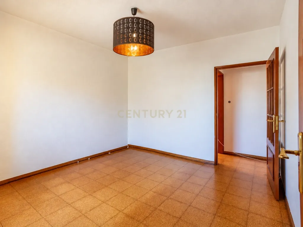 Moradia T4 | 278 m² de construção | Terraço 120 m² | Quintal 110 m² | Garagem 3 carros | Agualva-Cacém - Image 17