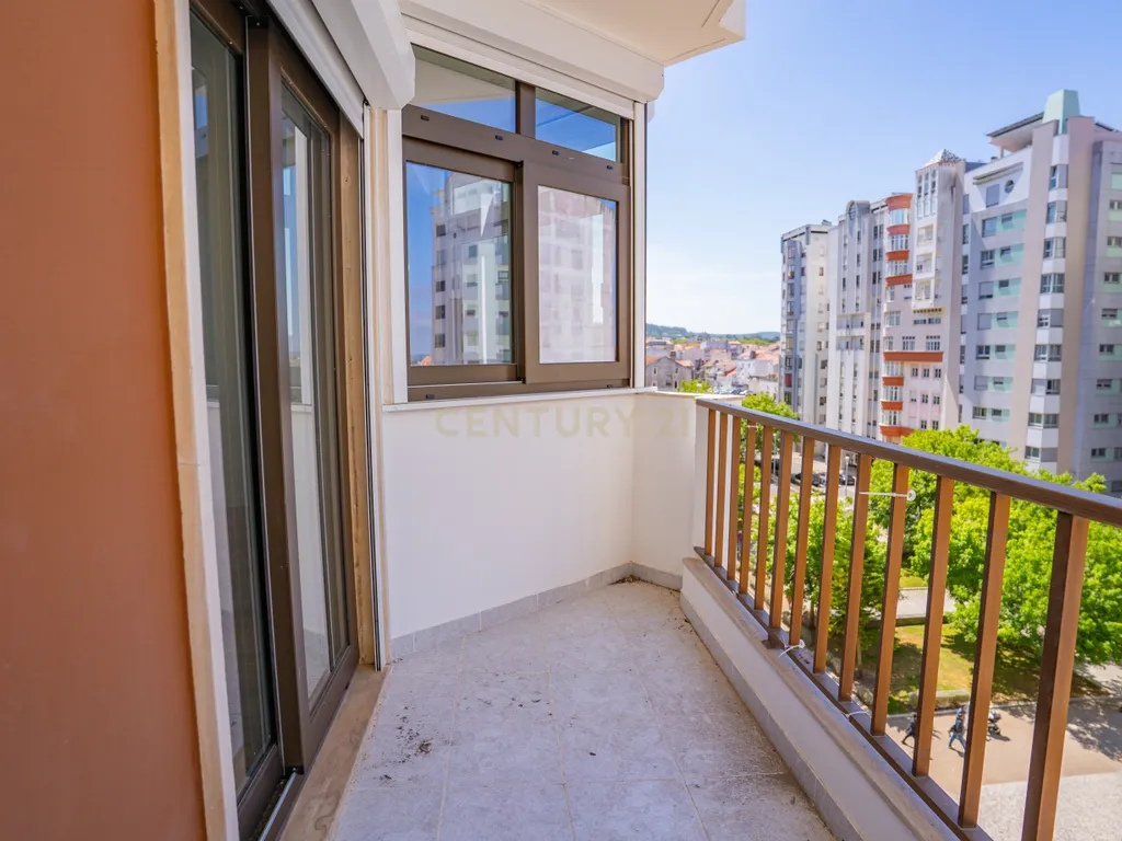 Apartamento T3 Totalmente Renovado | Centro de Caldas da Rainha - Image 11