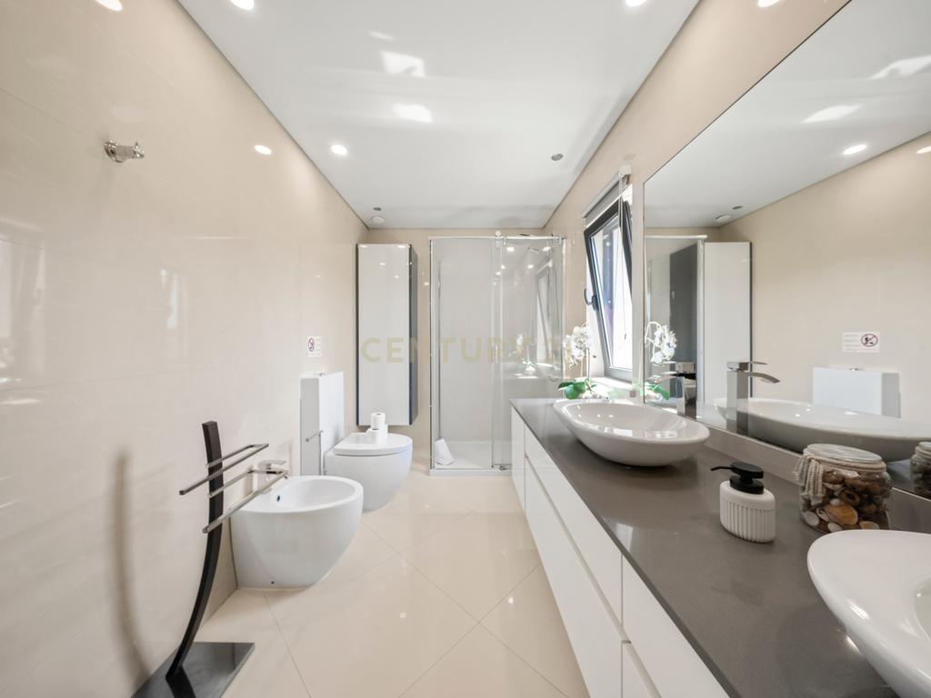 Moradia T5 em Soltróia, junto ao Soltróia Rio - Image 19