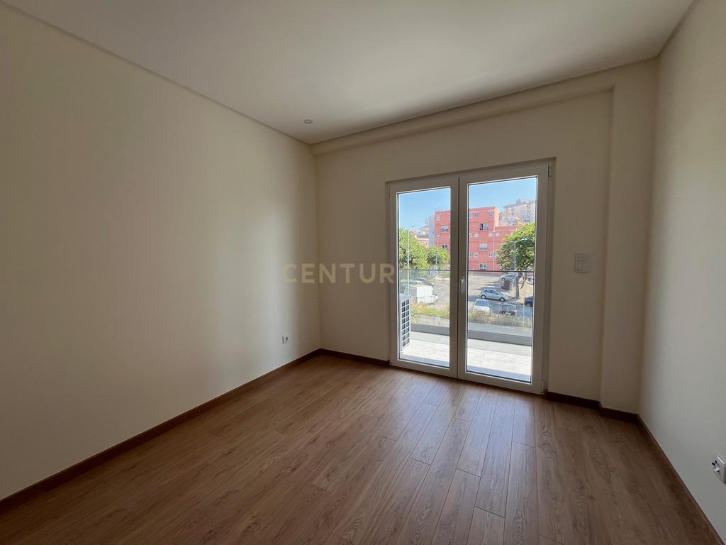 Apartamento T2 NOVO para arrendamento - Image 8