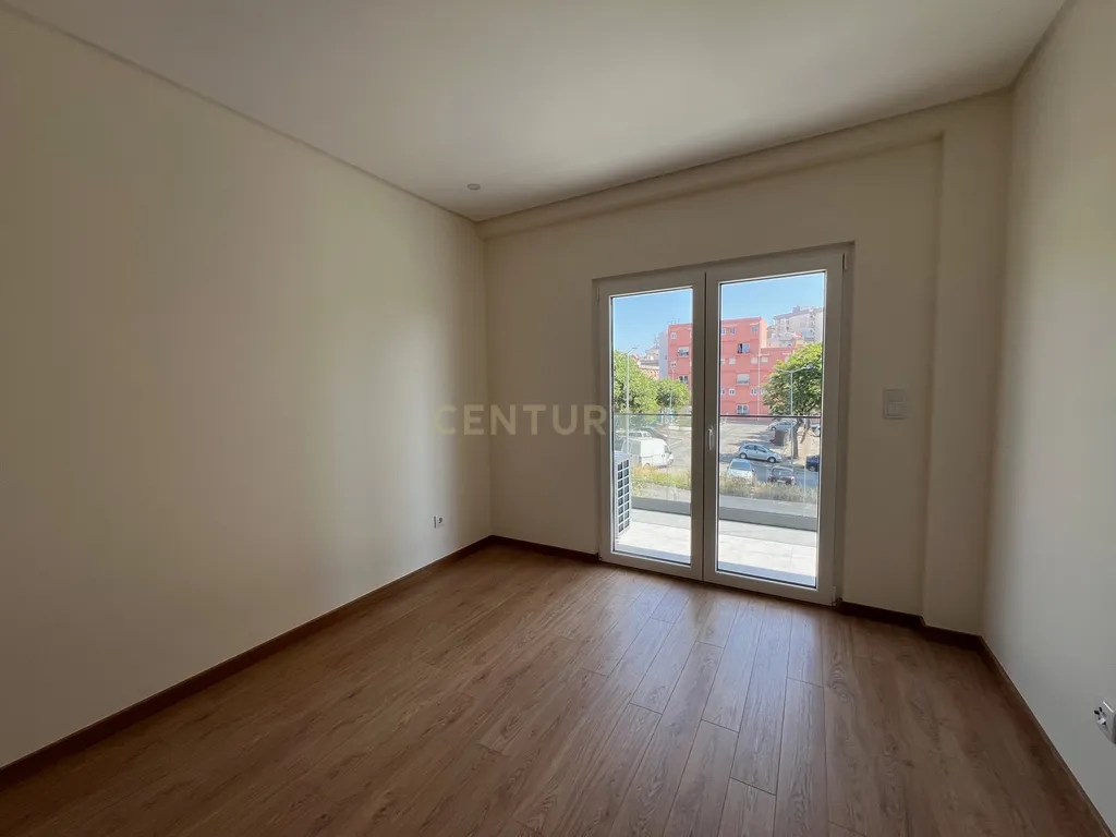 Apartamento T2 NOVO para arrendamento - Image 8