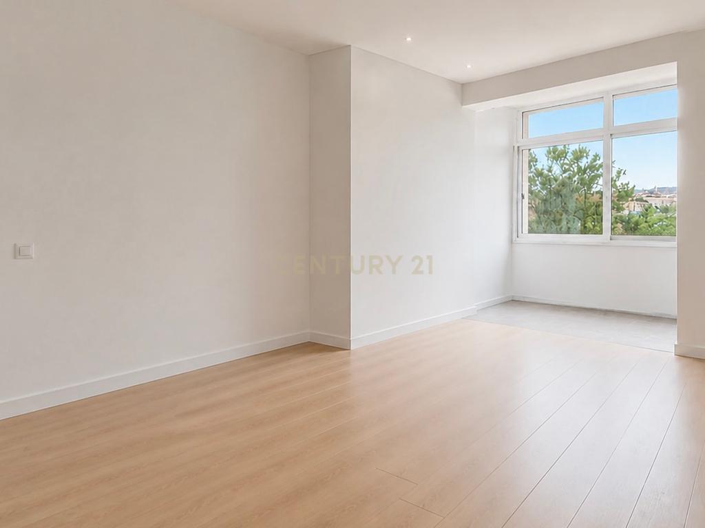 T2 duplex, remodelado com 91 m², sotão e varanda em Pai do Vento, Cascais - Image 3