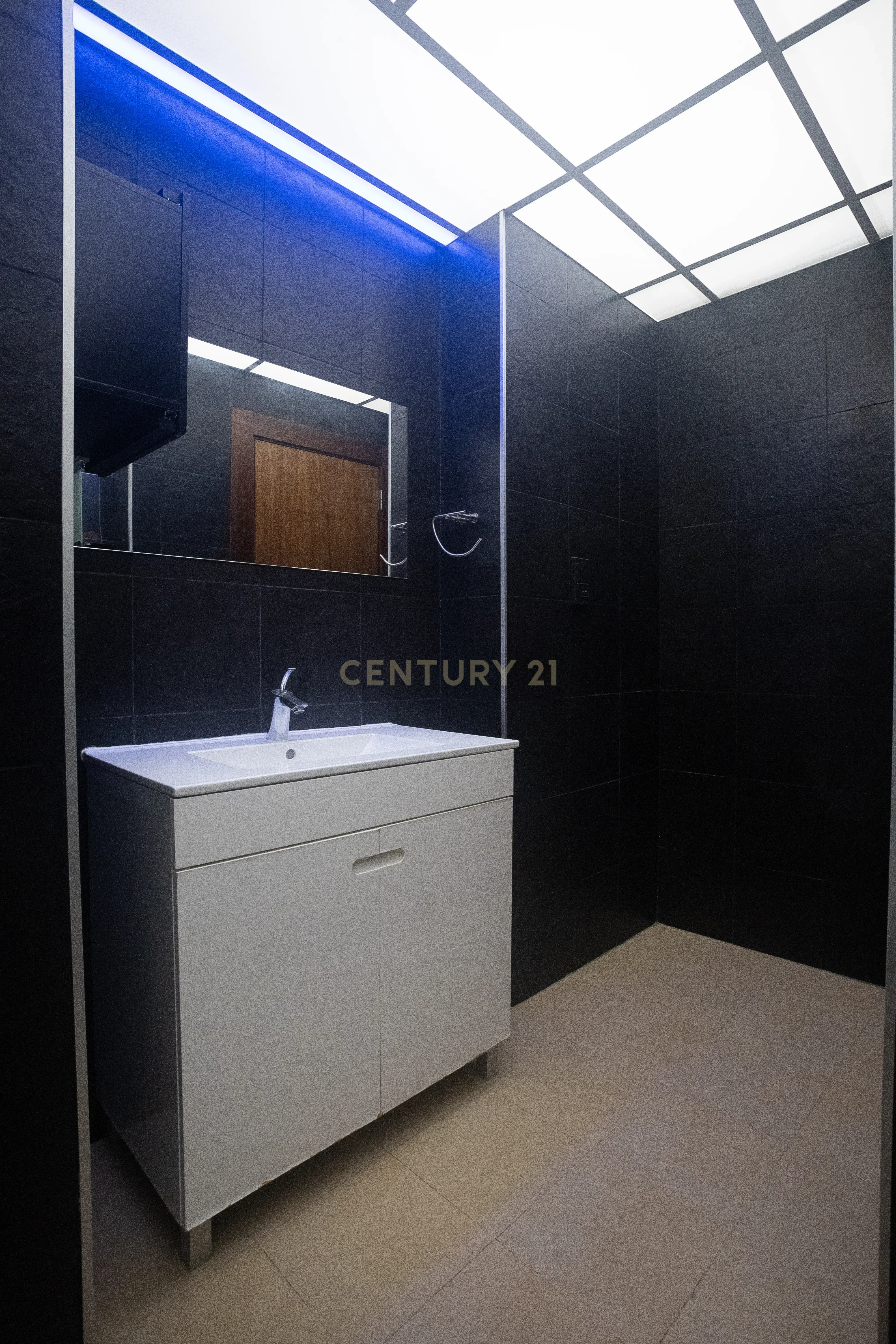 T2 Arrendamento em Telheiras com Estacionamento e Piscina - Image 19