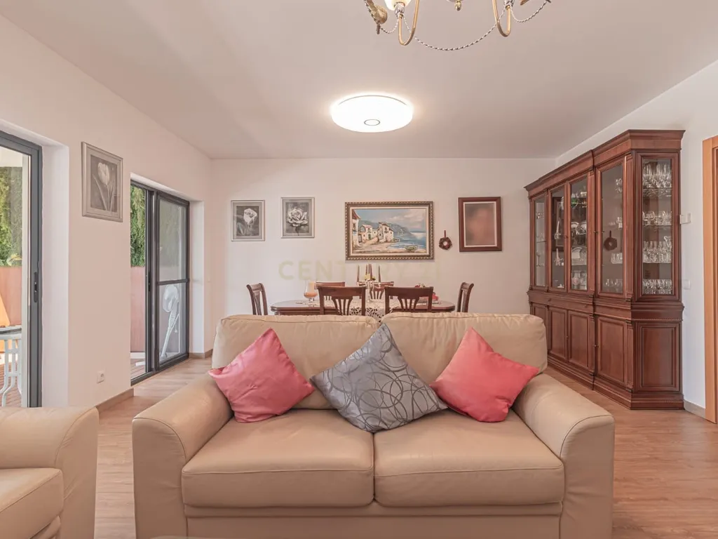 Espaçoso apartamento T3 no Casal Do Marco com Terraço - Image 27