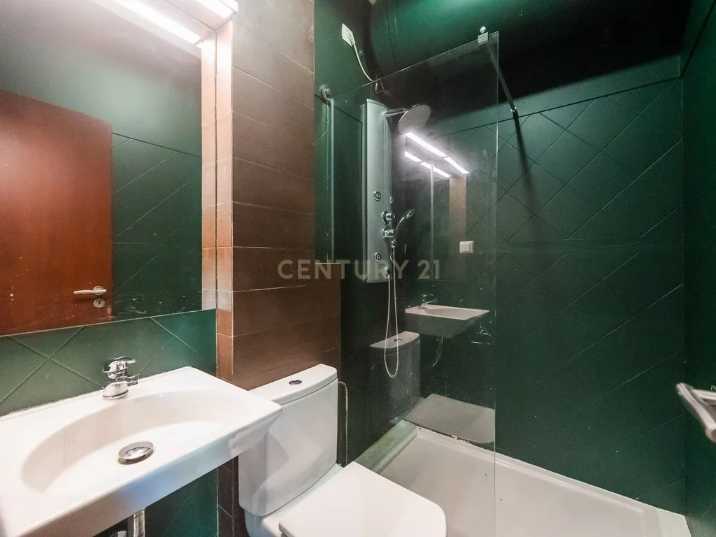 T2 de Charme na Portela de Sintra | Suite, Varandas e Vista Panorâmica - Image 7