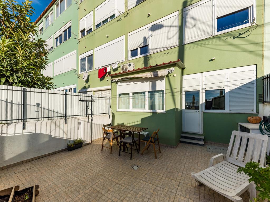 Apartamento T2 em Linda-a-Velha – Remodelado com Terraço e Excelente Localização - Image 23