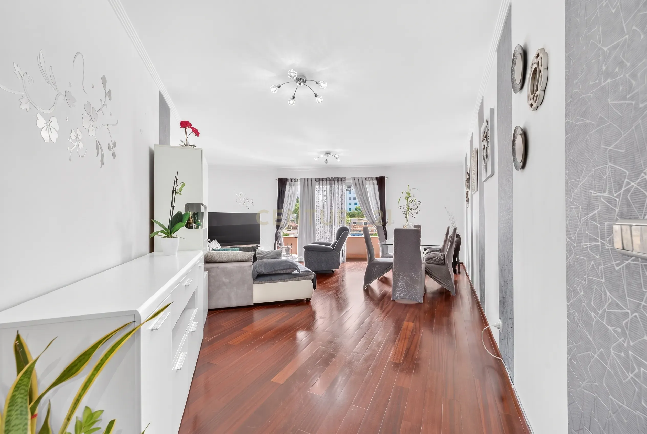 Fotografia 8 de Apartamento T2 na Rua do Til – Conforto e Comodidade no Coração do Funchal