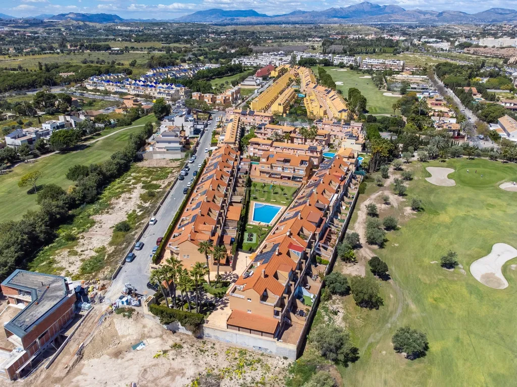 Moradia geminada de esquina em Alicante Golf, espaço, privacidade e qualidade de vida numa das zonas mais exclusivas de Alicante - Image 79