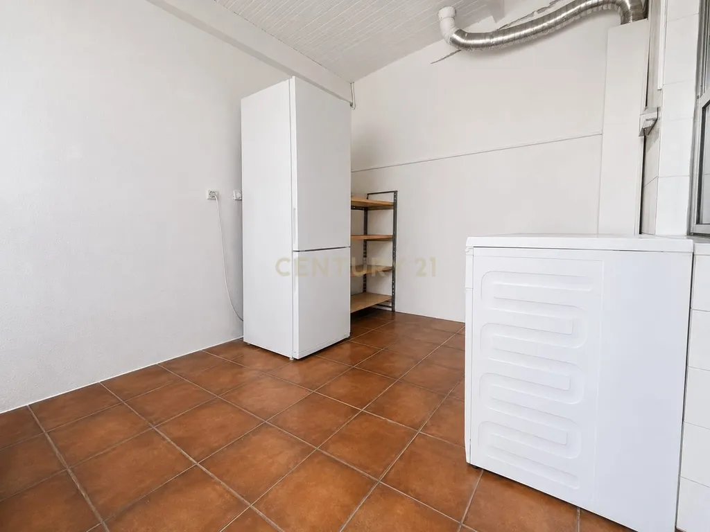 Apartamento T2 com terraço junto à Escola Secundária de São Pedro da Cova - Image 26