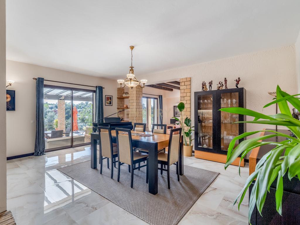 ESPETACULAR MORADIA COM PISCINA, GARAGEM, JARDIM E TERRENO - Image 31
