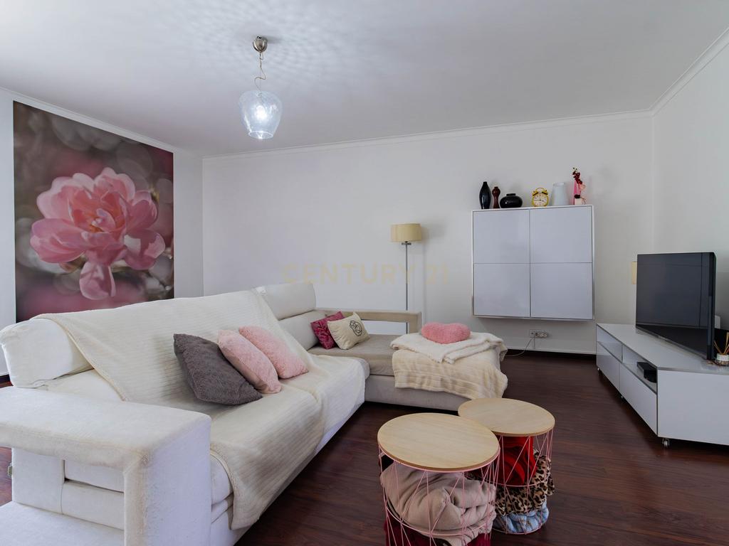 Moradia T3 com Jardim, Garagem e Cave em Embra, Marinha Grande - Image 8