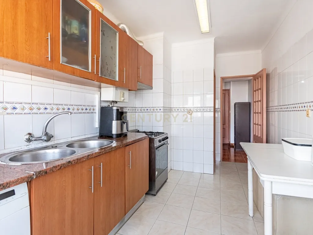 Apartamento T2+1 na Arroja com Varanda e Elevador - Image 11
