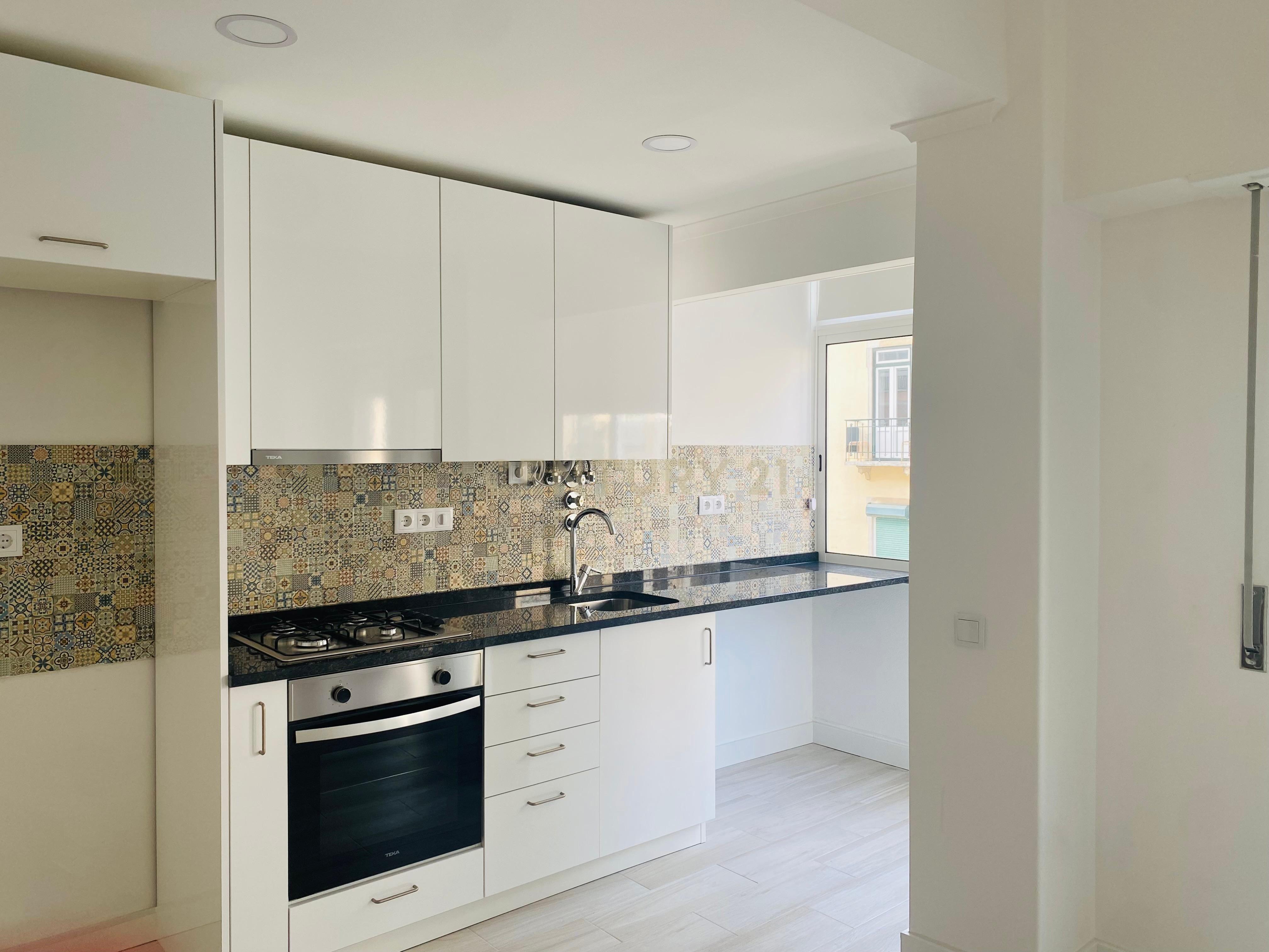 APARTAMENTO T1 PARA ARRENDAMENTO EM CAMPO DE OURIQUE - Image 1