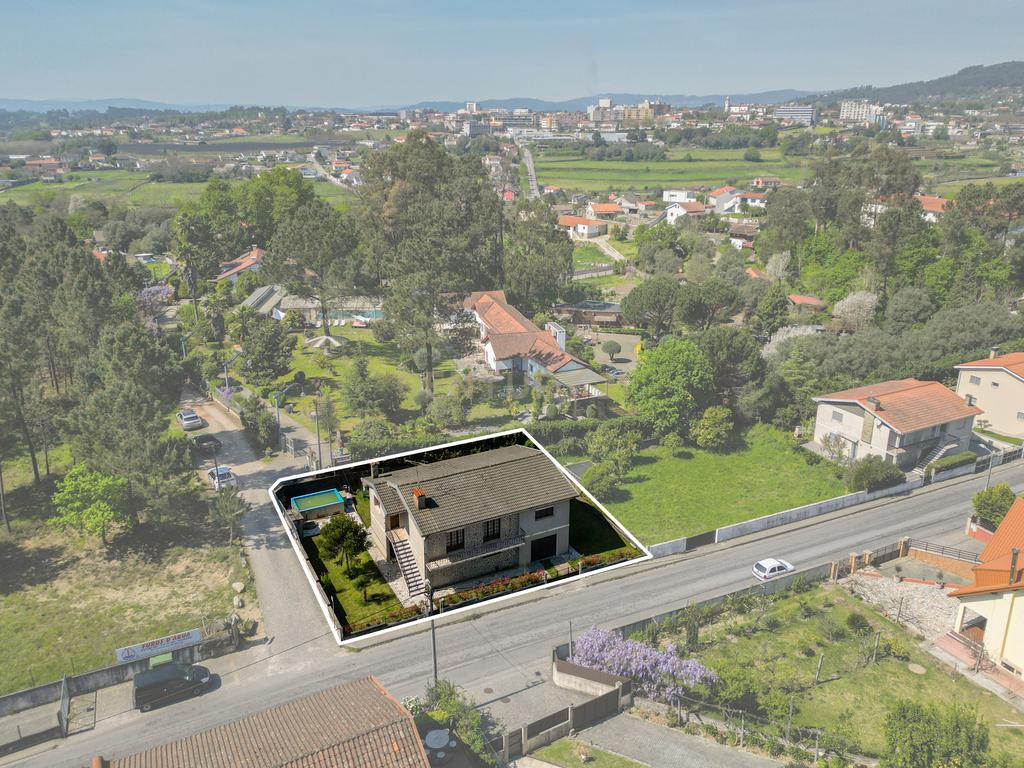 Moradia T3 + T2 em Amares com Jardim e Garagem - Image 5