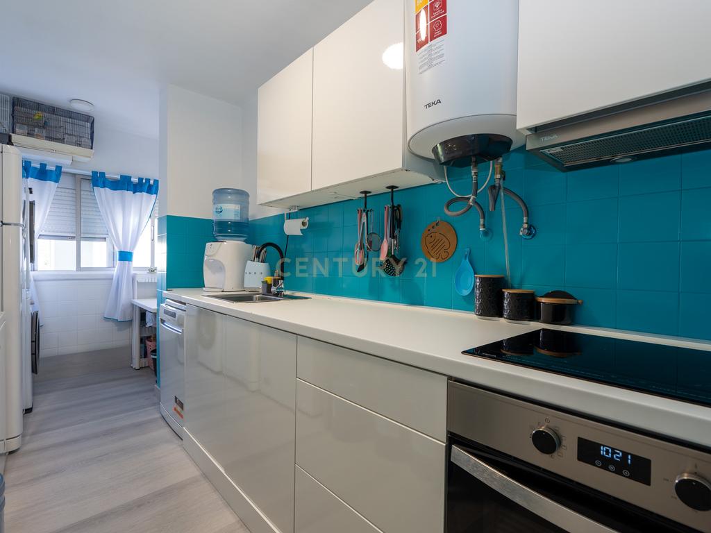 Apartamento de tipologia T4, com 2 WC e arrecadação localizado em Santo António dos Cavaleiros – Loures. - Image 6