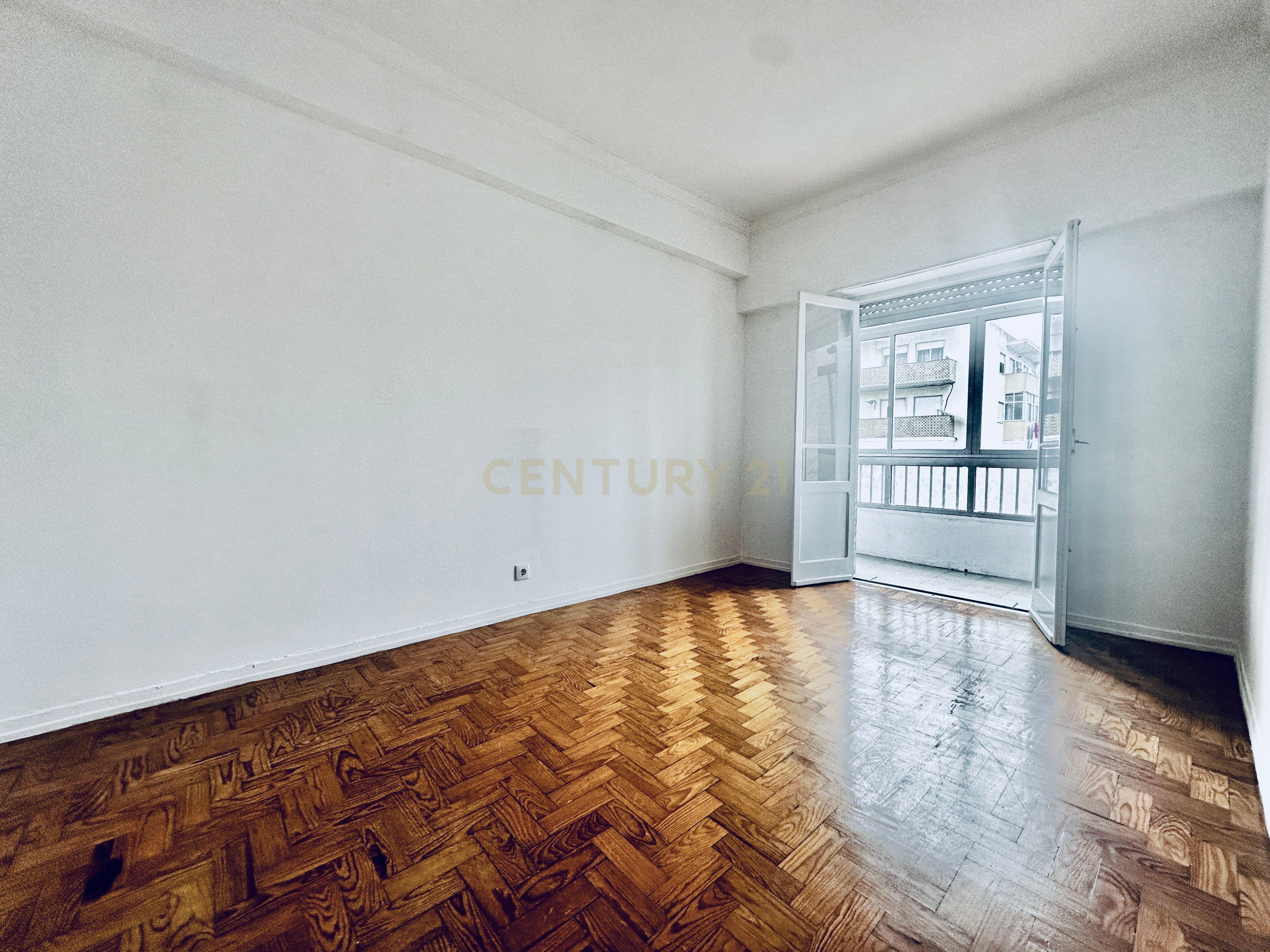 Apartamento T2 em Arrentela - Paio Pires - Seixal - Lisboa - Boa Localização - Image 9