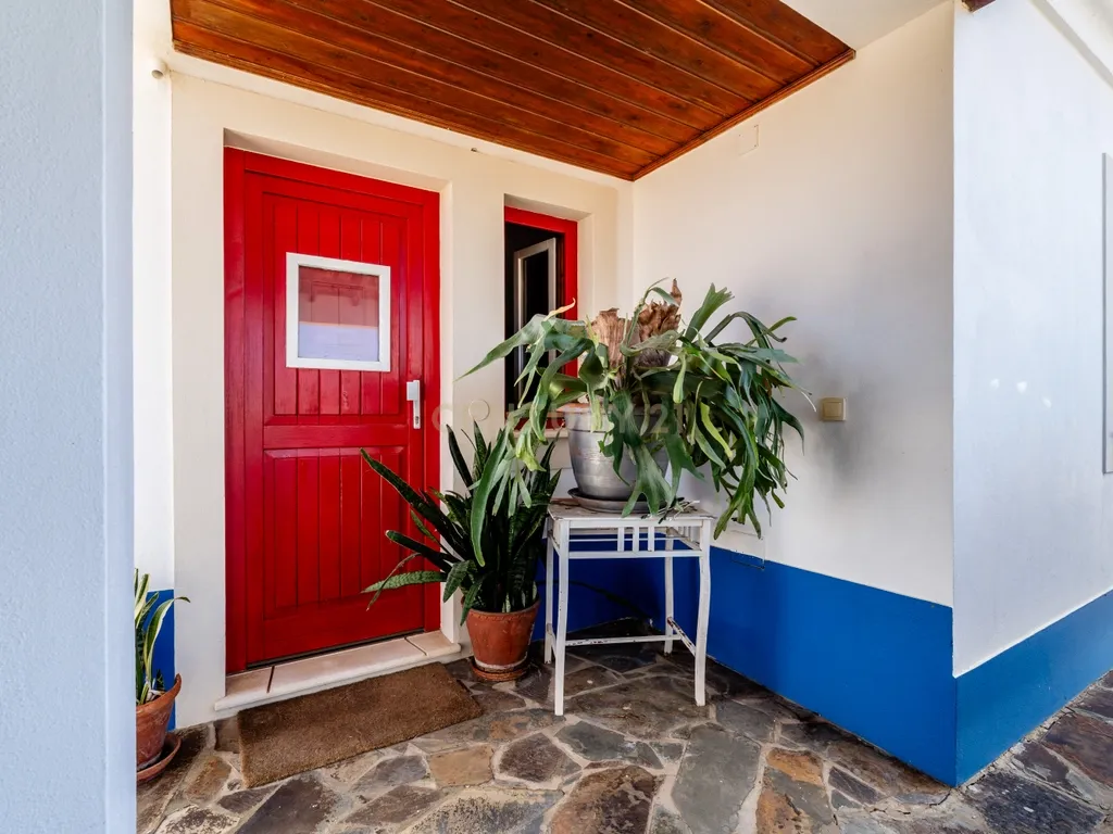 Moradia na Costa Alentejana de 4 Quartos e Arquitetura Tradicional com Piscina e Jardim – Odemira - Image 3