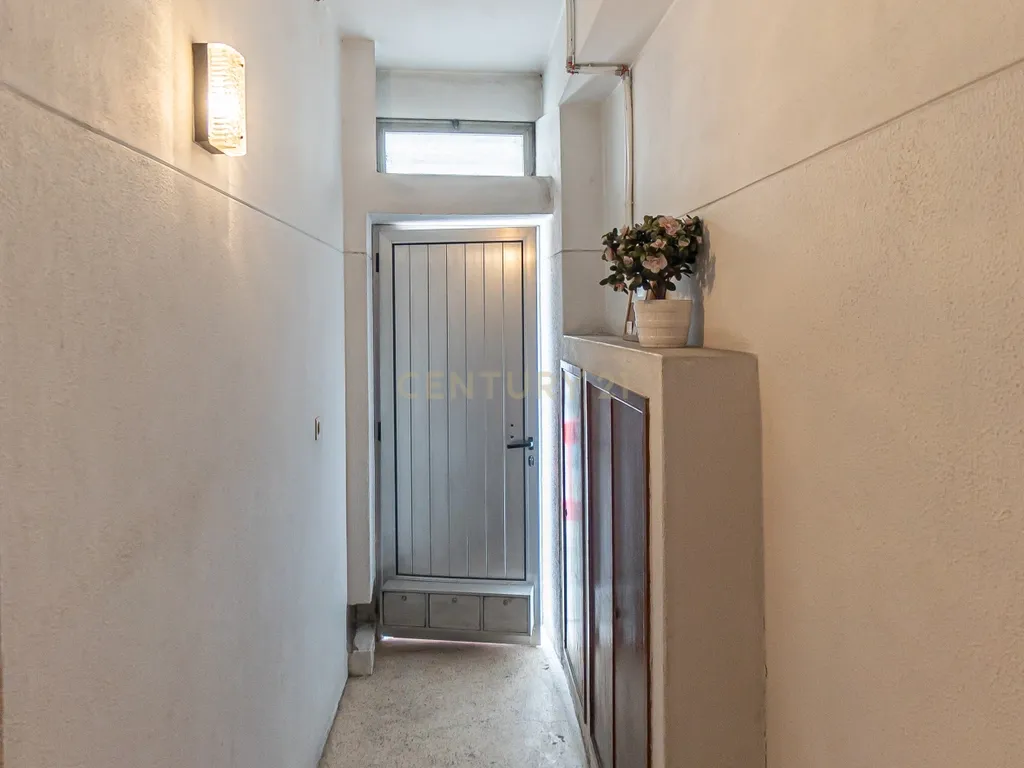 T2 Renovado com Vista Cidade – Rua de São Roque da Lameira, Campanhã - Image 38