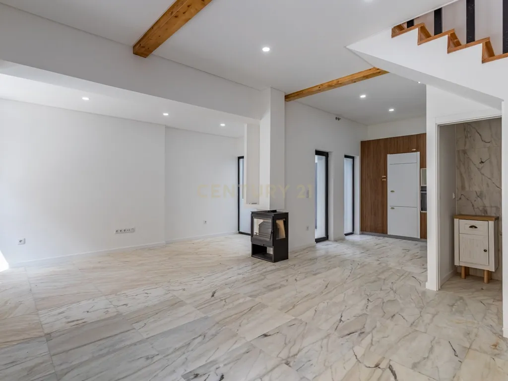 Moradia totalmente renovada no coração de Lisboa, com 4 suites - Image 6