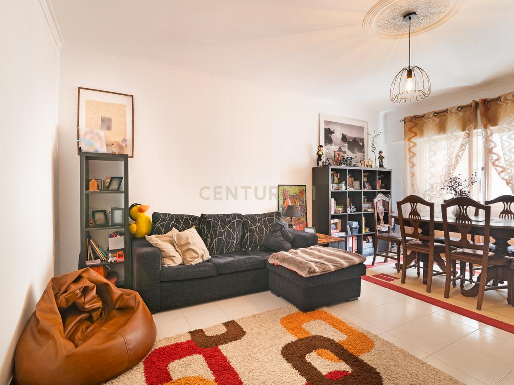Um apartamento com luz, espaço e a base certa para criar uma casa à sua medida - Image 28