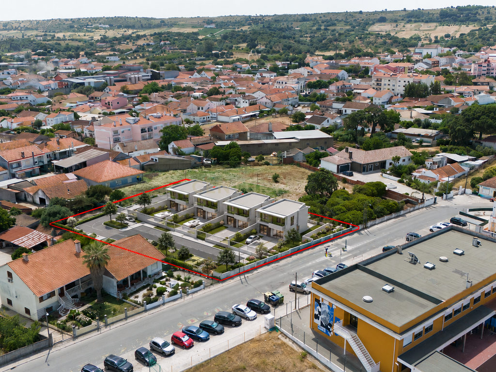 Terreno para construção de 4 moradias no centro da Quinta do Anjo - Image 5