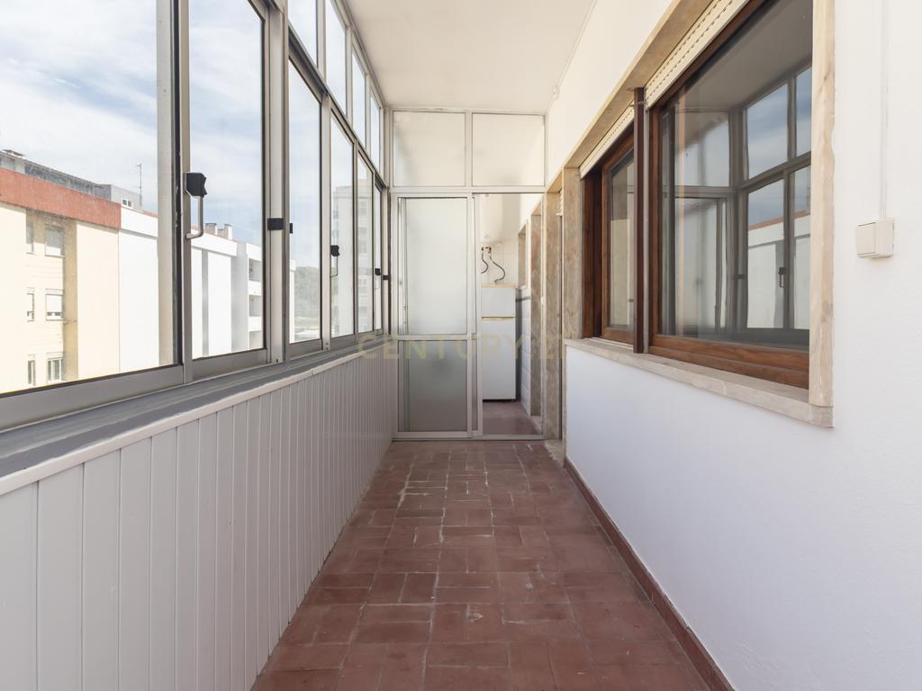 Apartamento T2 para arrendamento no centro da Costa da Caparica - Image 23