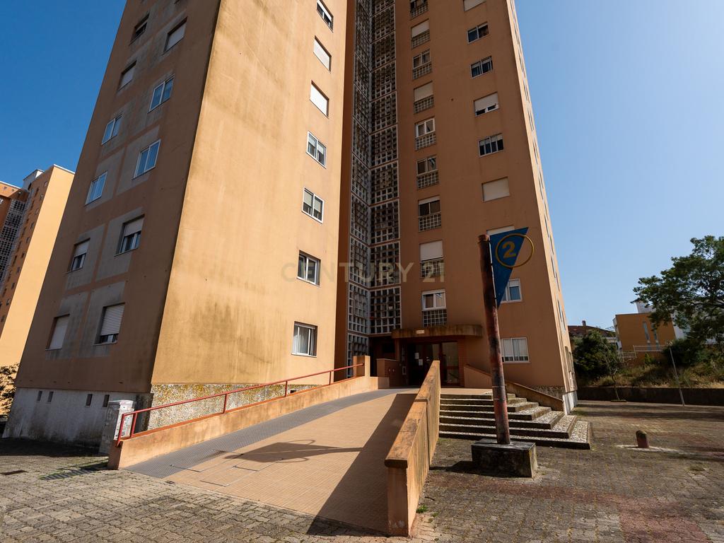 🏚️ ÓTIMO APARTAMENTO T3 - Santo António dos Cavaleiros - Image 32