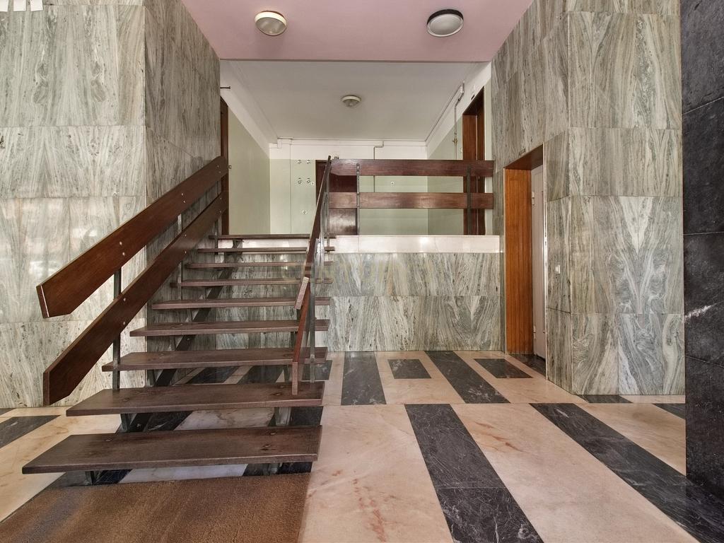 Apartamento T6 com Terraço e Vista 360º em Campolide - 314m² - Image 40