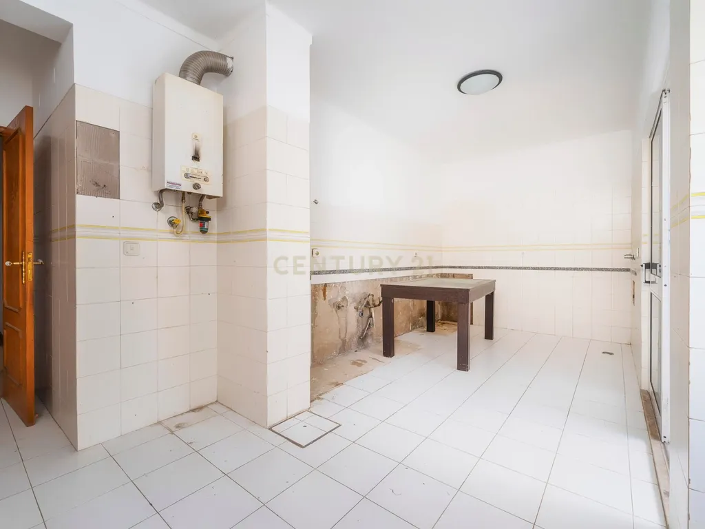 Apartamento T4 Excelente Localização Centro de Albufeira. - Image 14